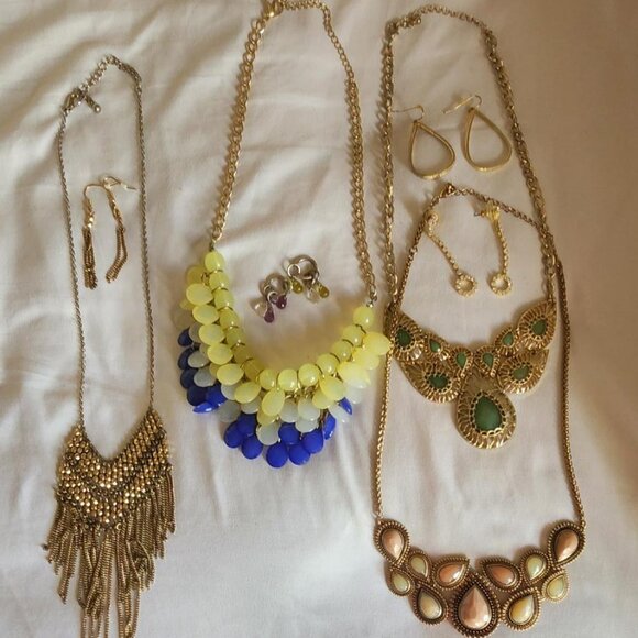 Jewelry Bundle Revolve Necklaces and Matching Earrings - Picture 1 of 4